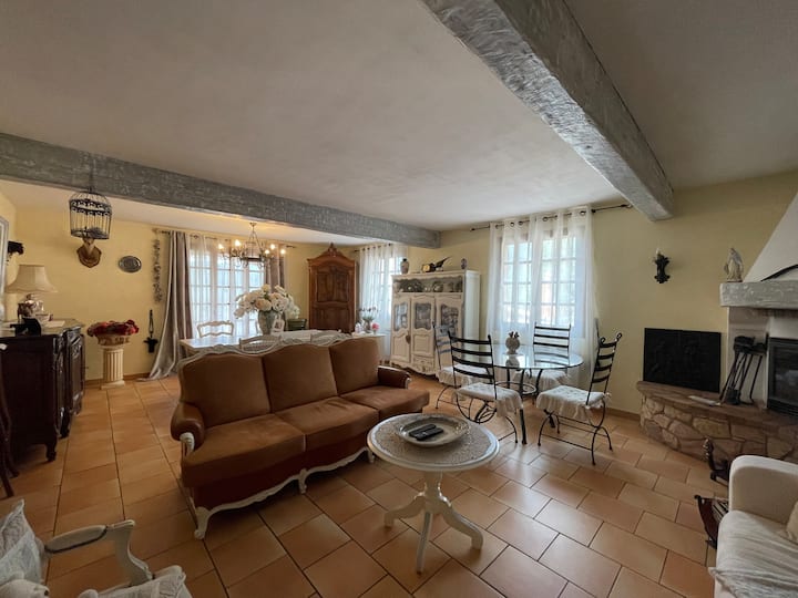Magnifique Bas De Villa Avec Jardin Et Vue - Lacs de Prals