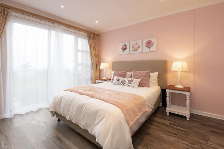 Main bedroom with a queen-size bed located downstairs with an en-suite bathroom (bath and shower) overlooking the ocean. Each room has its own smart TV and built-in cupboards. Each room is provided with towels, linen, a heater and a hairdryer.