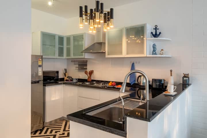 fully equipped kitchen