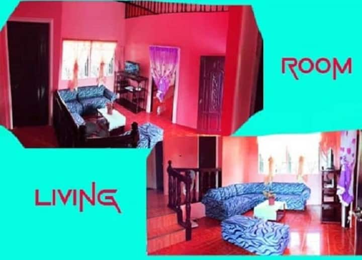 Cheerful 3 -Bedroom Vacation Home - Bantayan