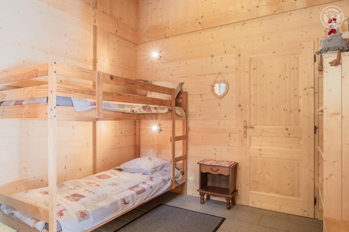 Izba s poschodovou posteľou