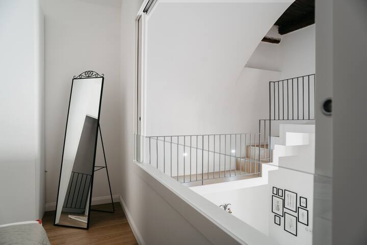 Nilo – Historic Apartment with Patio by Casa N gallery image 2