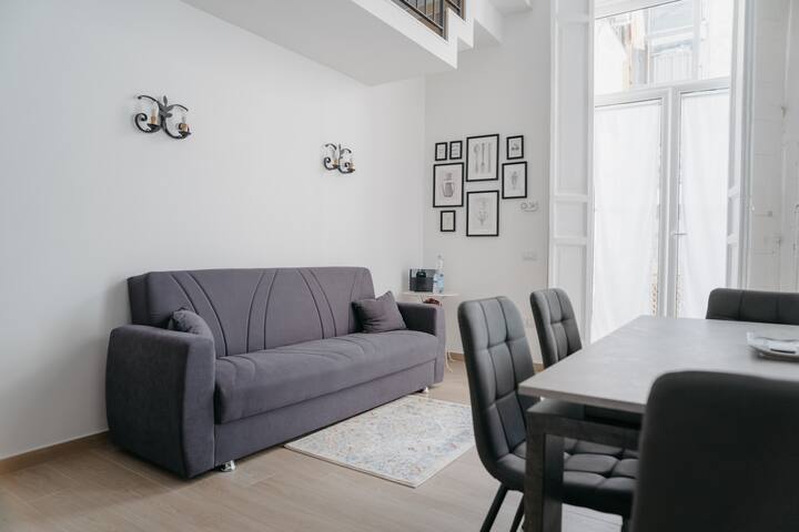 Nilo – Historic Apartment with Patio by Casa N gallery image 3