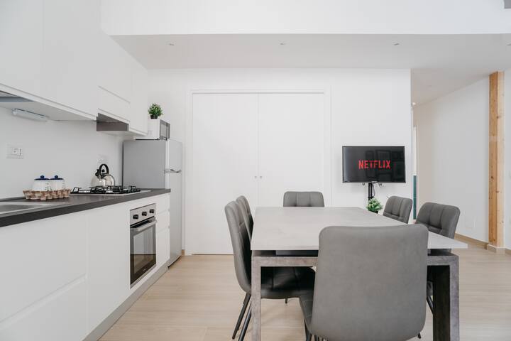 Nilo – Historic Apartment with Patio by Casa N gallery image 5