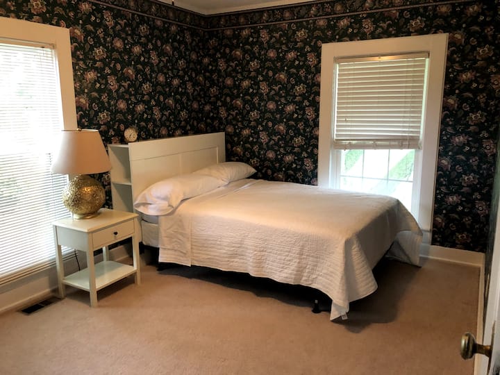 Upstairs bedroom #3 - full bed