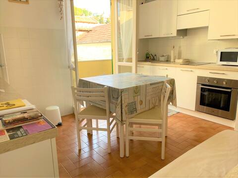 Annuncio Airbnb popolare: Among the old rooftops downtown, close to the sea a Pietra Ligure