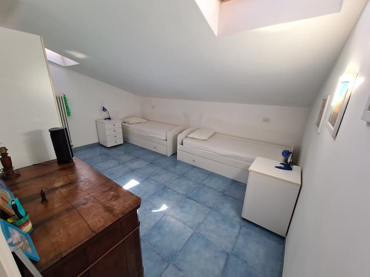 Საწოლები მარცხენა ოთახში - საწოლები მარცხენა ოთახში