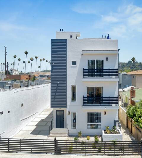 Welcoming Los Angeles Home/Rooftop View near DTLA!