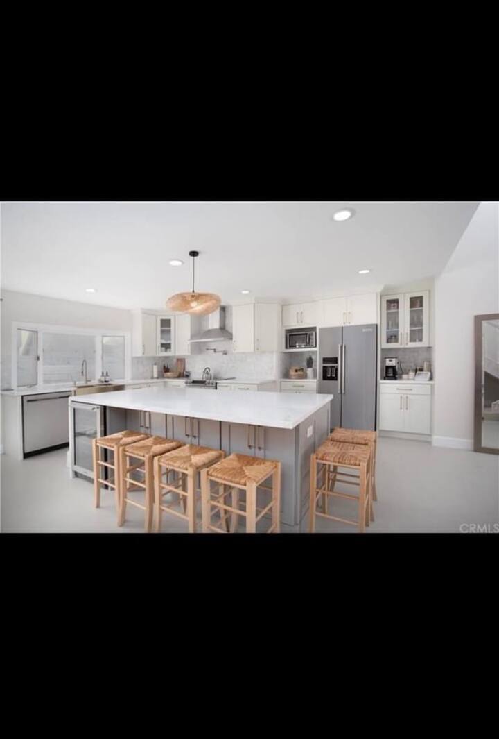 Remodeled bedroom with pool near UCI Medical Centr Houses for Rent in