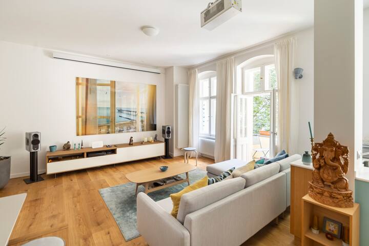 A super luxury apartment in the coolest location. gallery image 2