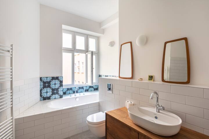 A super luxury apartment in the coolest location. gallery image 5