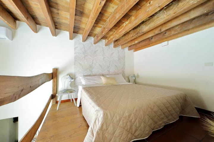 Dormitorio con tamaño queen tamaño king.