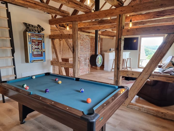 House on the mountain with wellness area, bar and panoramic views
