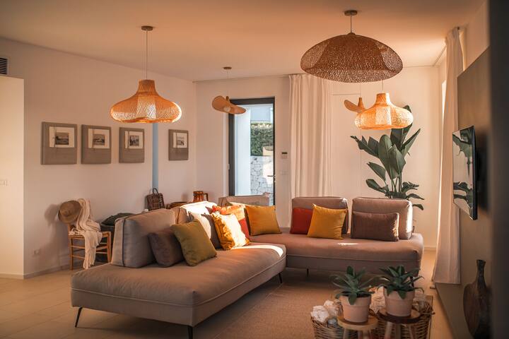 Seaview Villa with Large Pool and Great View gallery image 3