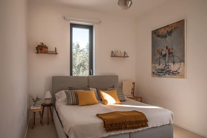 Bedroom #3.

Can be set with both 1 double bed or 2 single beds.