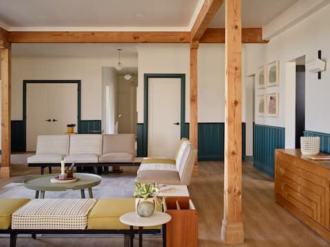 The Wallace House  |  20 Person Accommodation