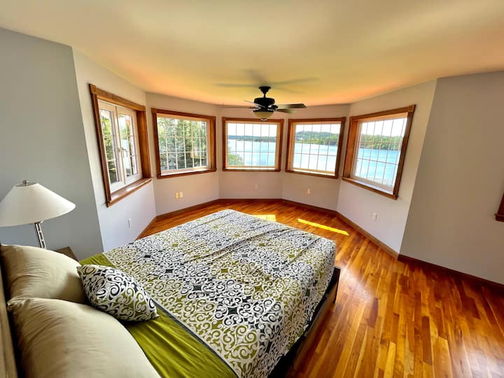 Een prachtig uitzicht wacht op je in deze slaapruimte met ruimte voor twee personen.