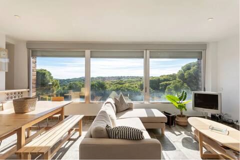 Cheerful 5-bedroom villa with swimming pool