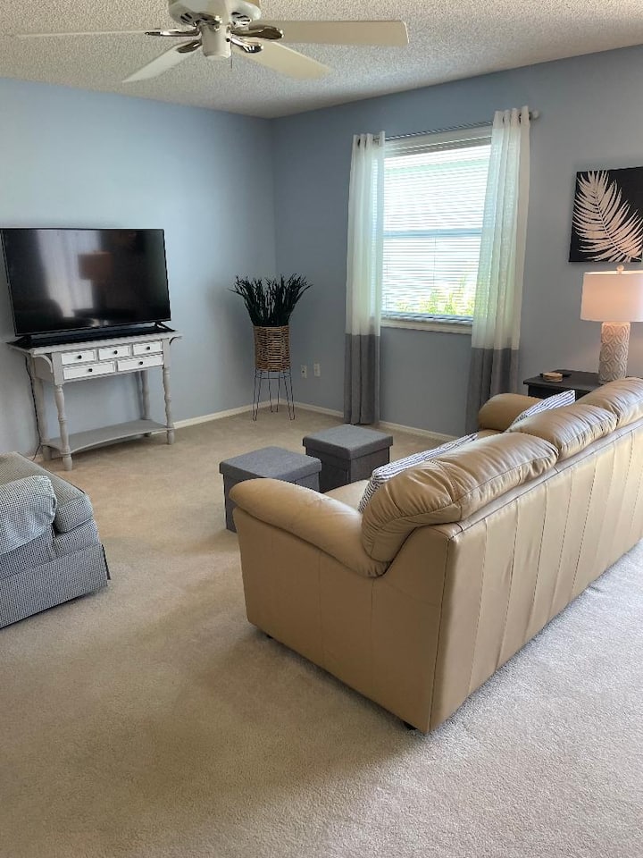 Updated Patio Villa With 4 Person Gas Golf Cart! - The Villages, FL