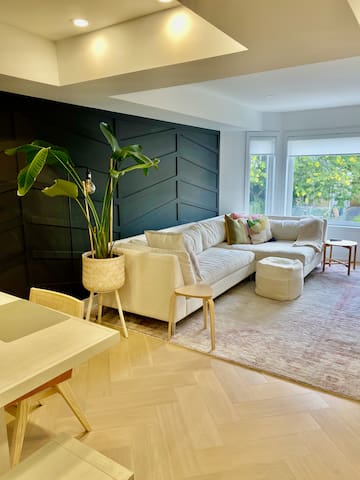 Contemporary 3BR Family-Friendly Oasis Close to DT