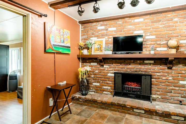 Attached 1 Bdr Guest Apartment W/pool & Jacuzzi - Simi Valley, CA