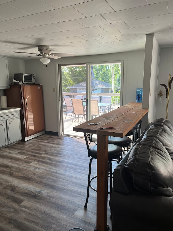Cheerful 2 Bedroom Cabin With Great Outdoor Spaces - Saskatchewan