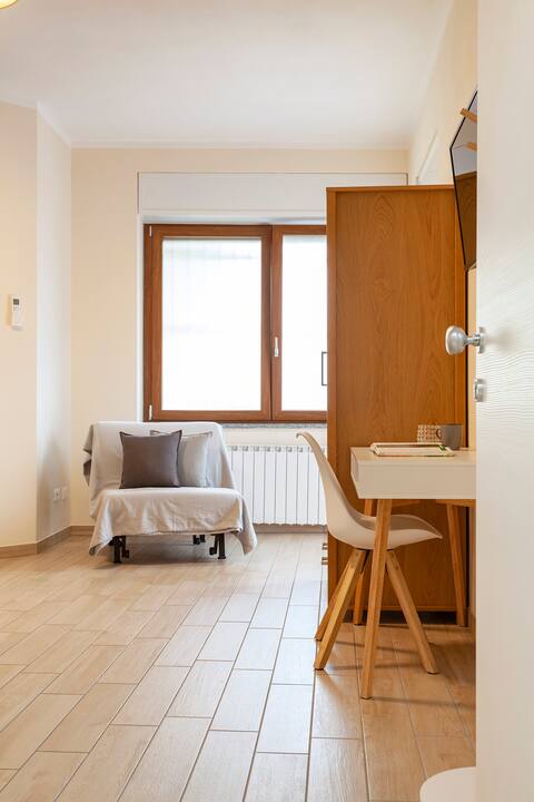 3- Double bed, 3 single beds, private bathroom.