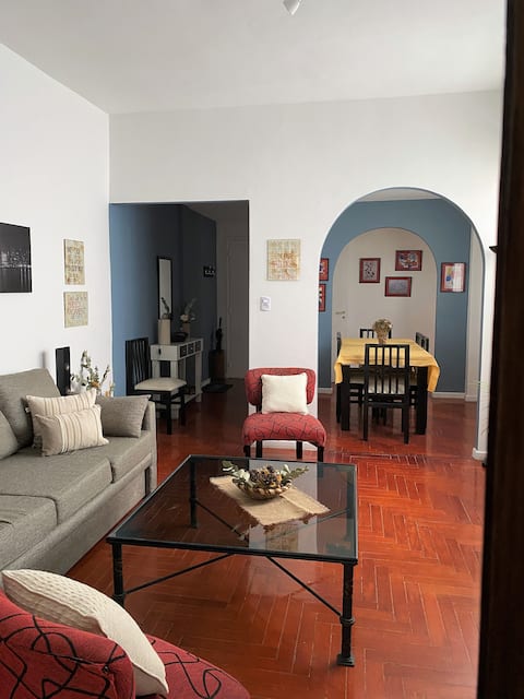 Airbnb con mejor rendimiento: Spacious apartment in Barrio Norte. Excellent location en Recoleta