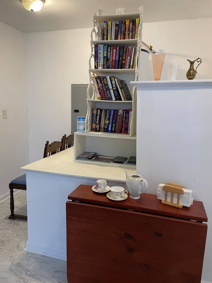 Comfortable Two Bedrooms One Bathroom Apartment - Charleston, WV