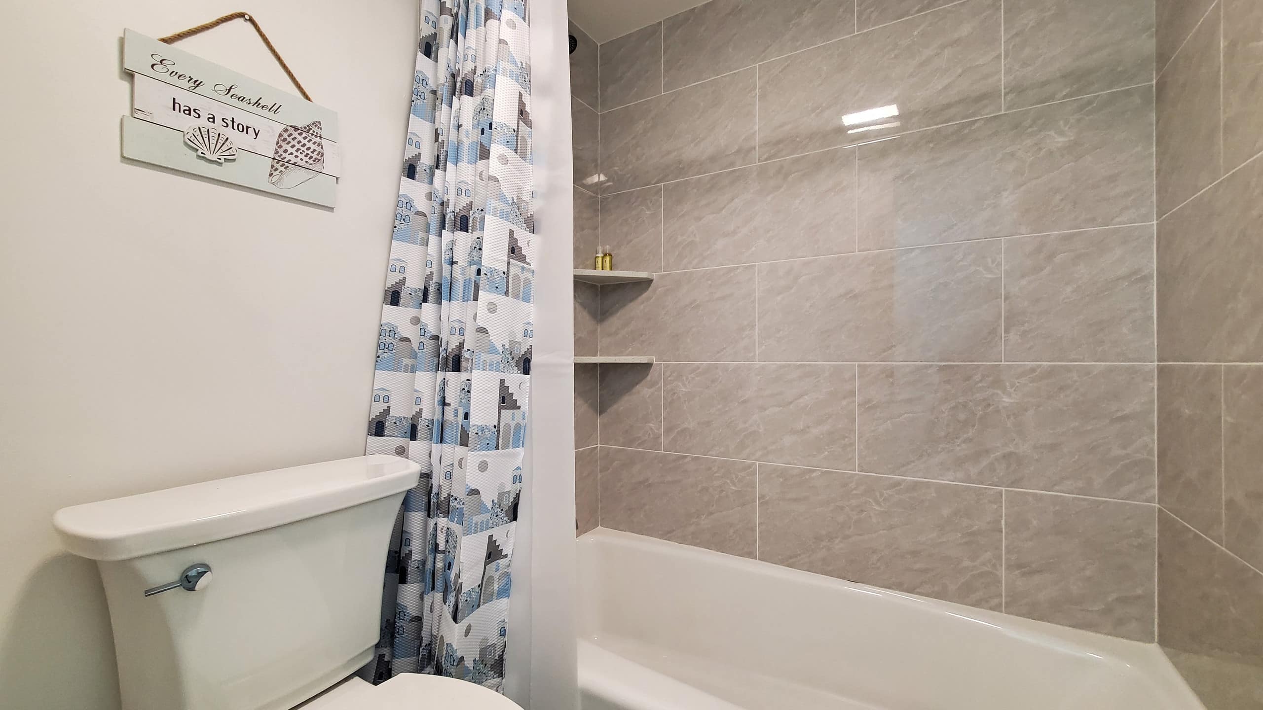 Condo in Honolulu · ★4.79 · 1 bedroom · 2 beds · 1 shared bath - Image 6