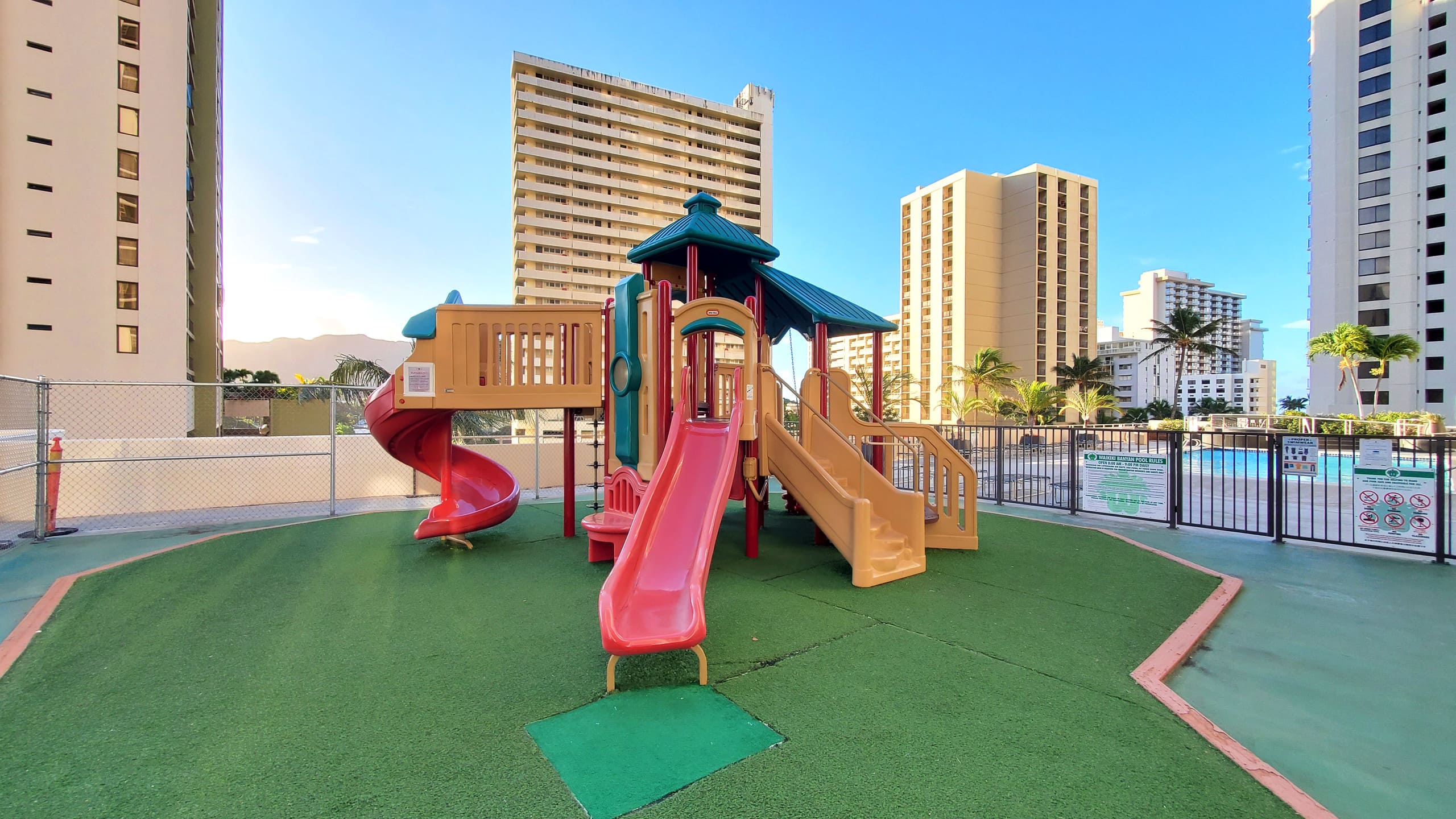 Condo in Honolulu · ★4.79 · 1 bedroom · 2 beds · 1 shared bath - Image 15