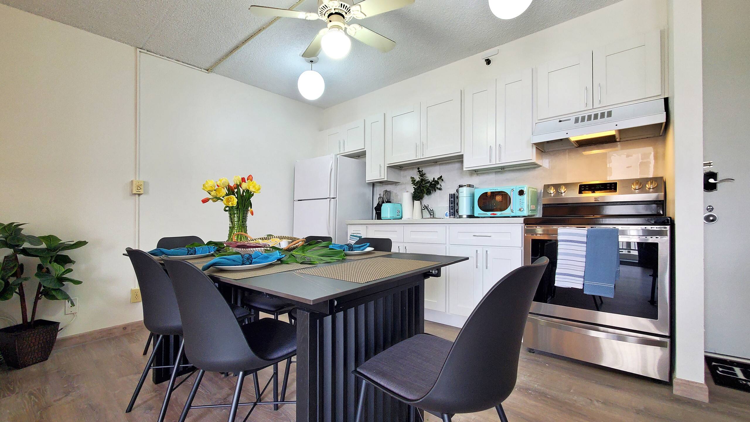 Condo in Honolulu · ★4.79 · 1 bedroom · 2 beds · 1 shared bath - Image 21
