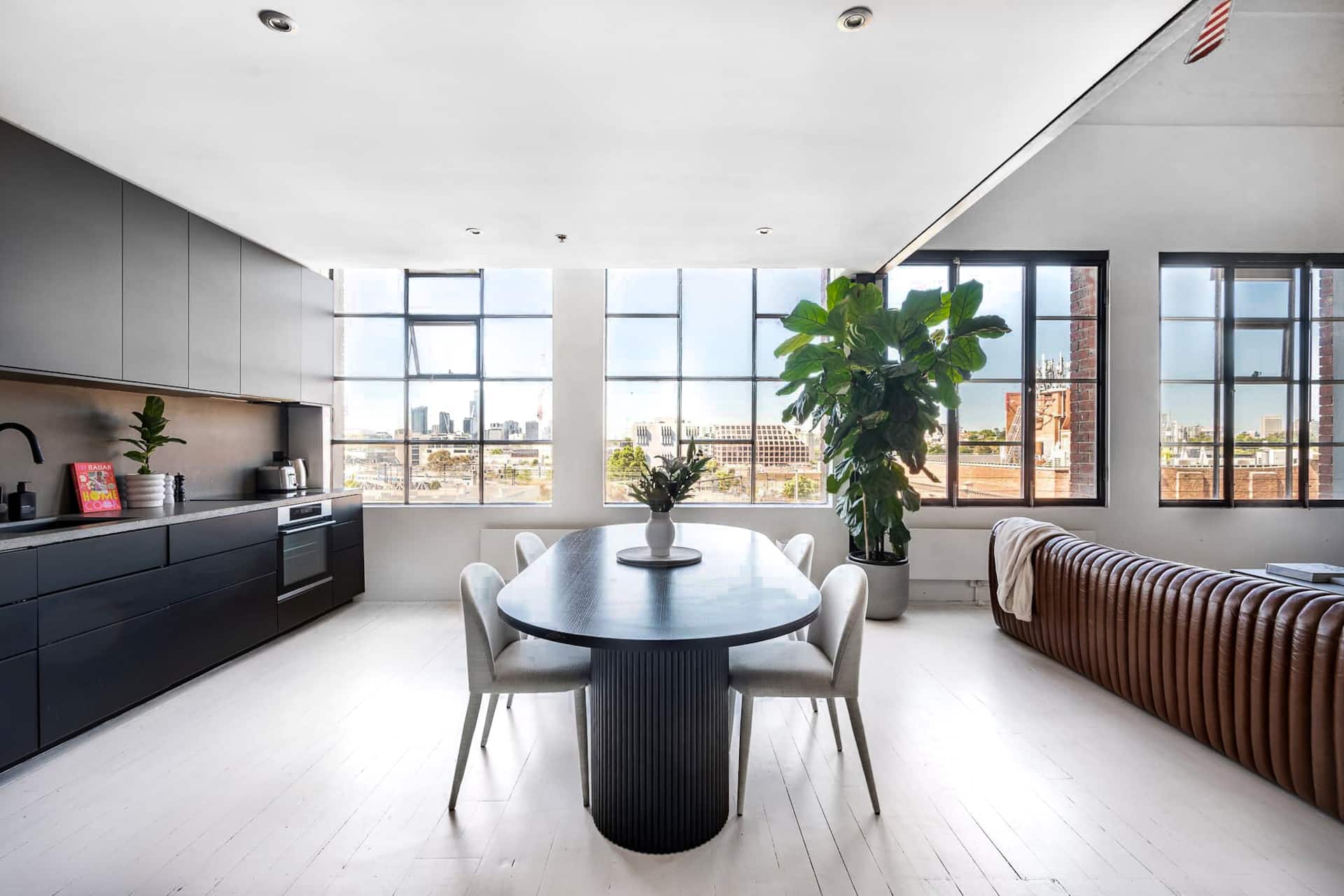 New York Converted Warehouse Apartment in Richmond — photo 5