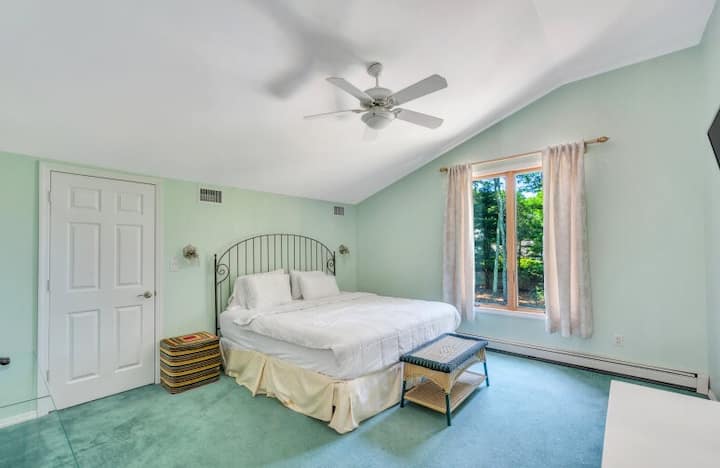 二楼卧室（加大双人床）