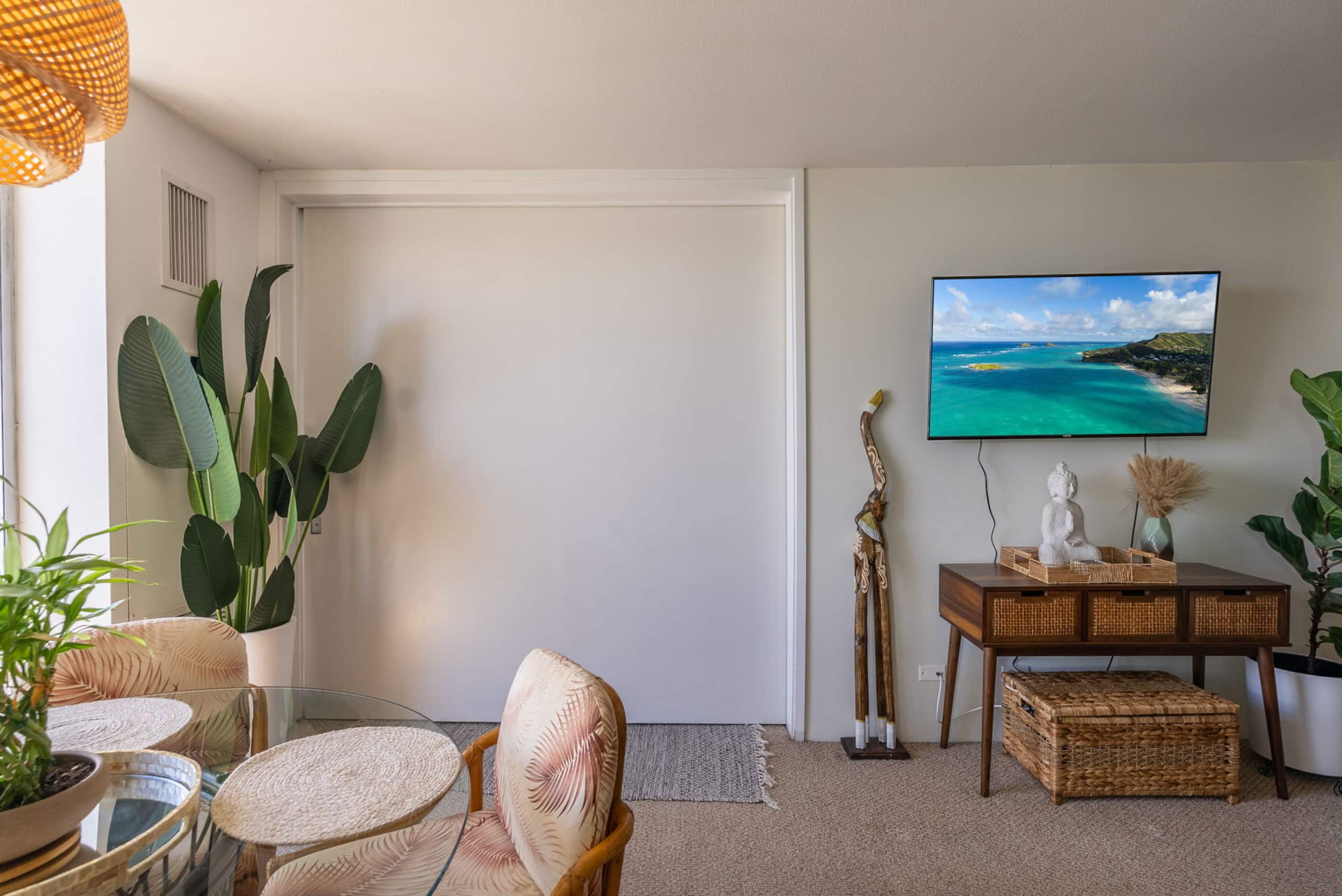 Condo in Honolulu · ★4.98 · 1 bedroom · 2 beds · 1 private bath - Image 14