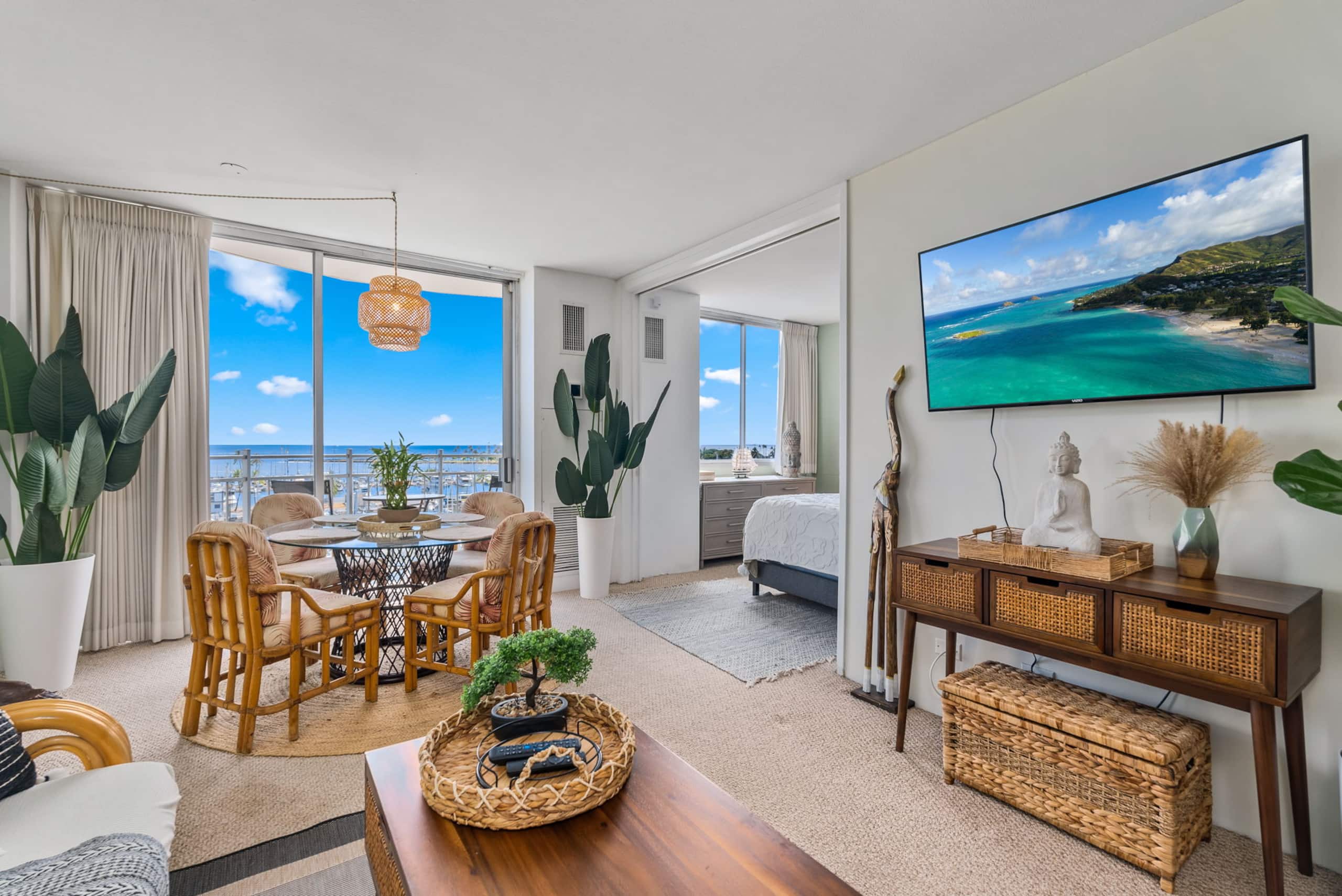 Condo in Honolulu · ★4.98 · 1 bedroom · 2 beds · 1 private bath - Image 5