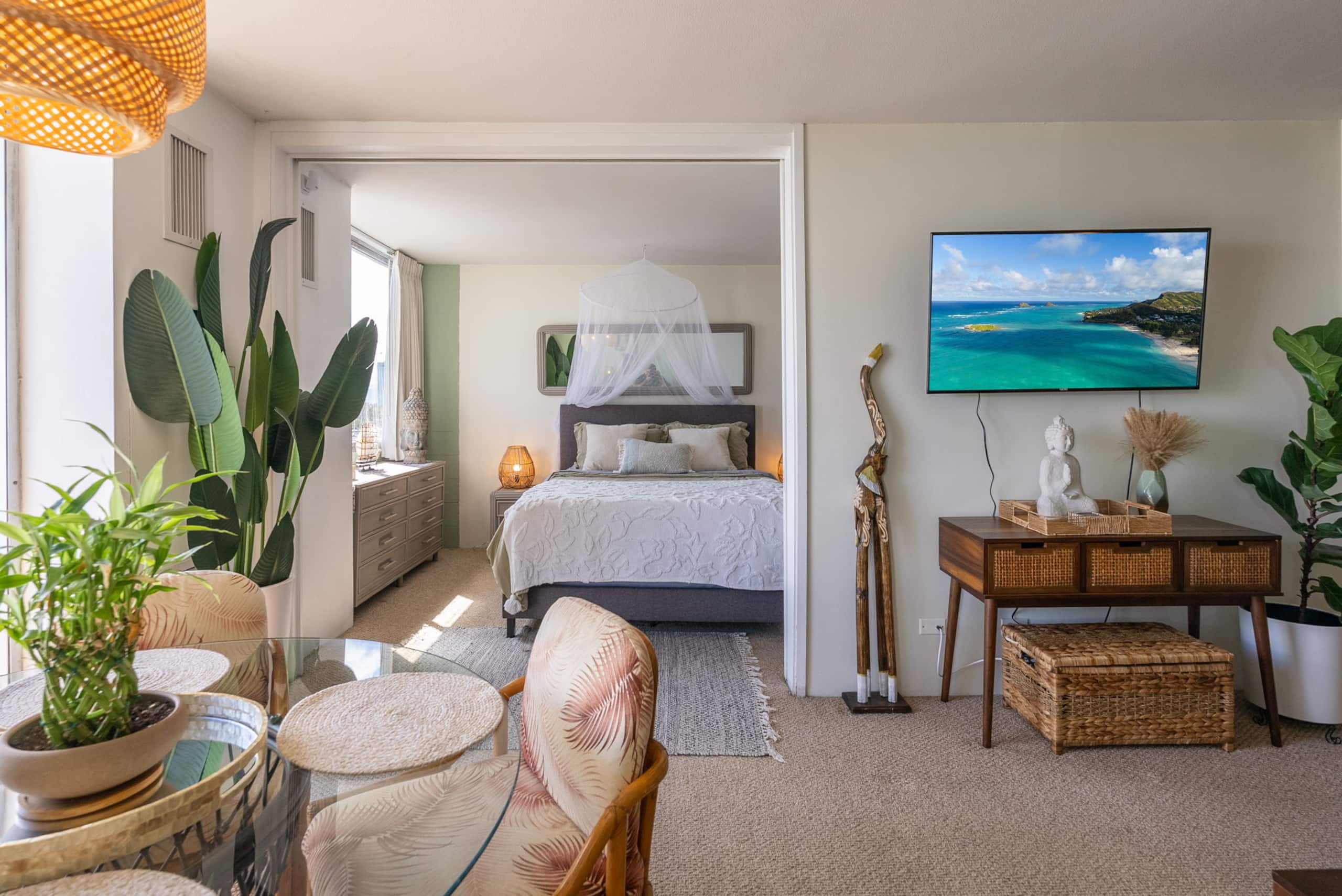 Condo in Honolulu · ★4.98 · 1 bedroom · 2 beds · 1 private bath - Image 15