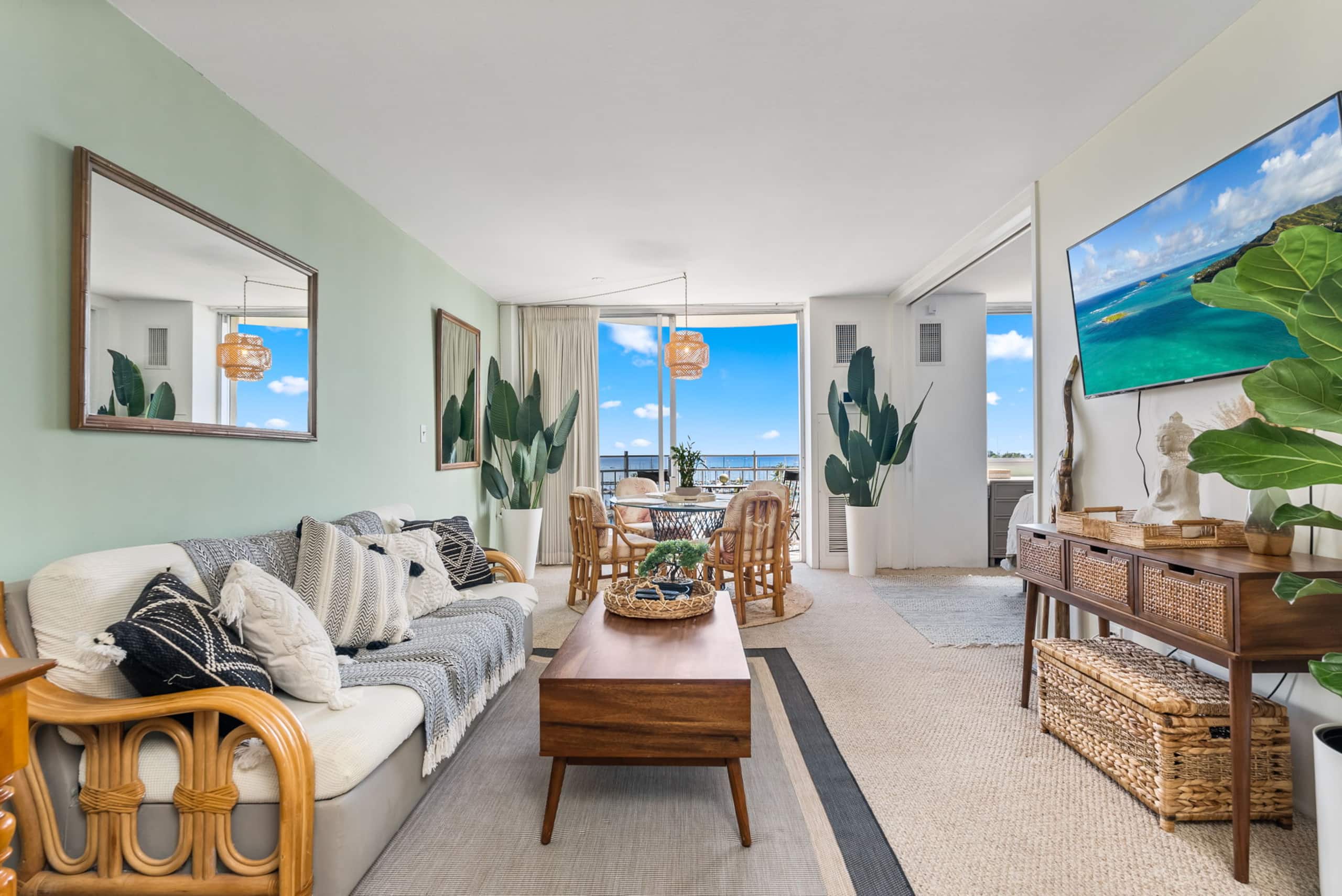 Condo in Honolulu · ★4.98 · 1 bedroom · 2 beds · 1 private bath - Image 6