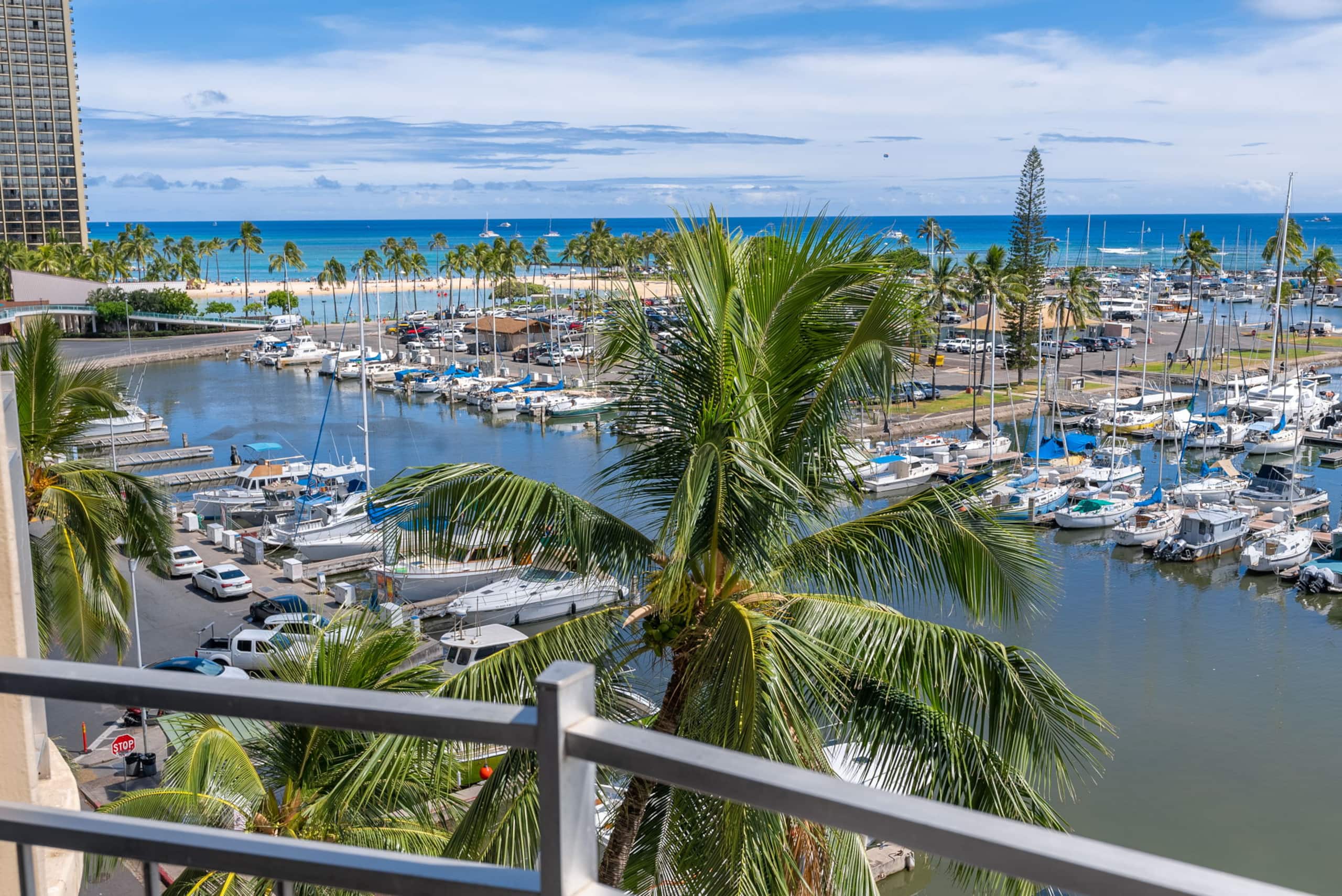 Condo in Honolulu · ★4.98 · 1 bedroom · 2 beds · 1 private bath - Image 21
