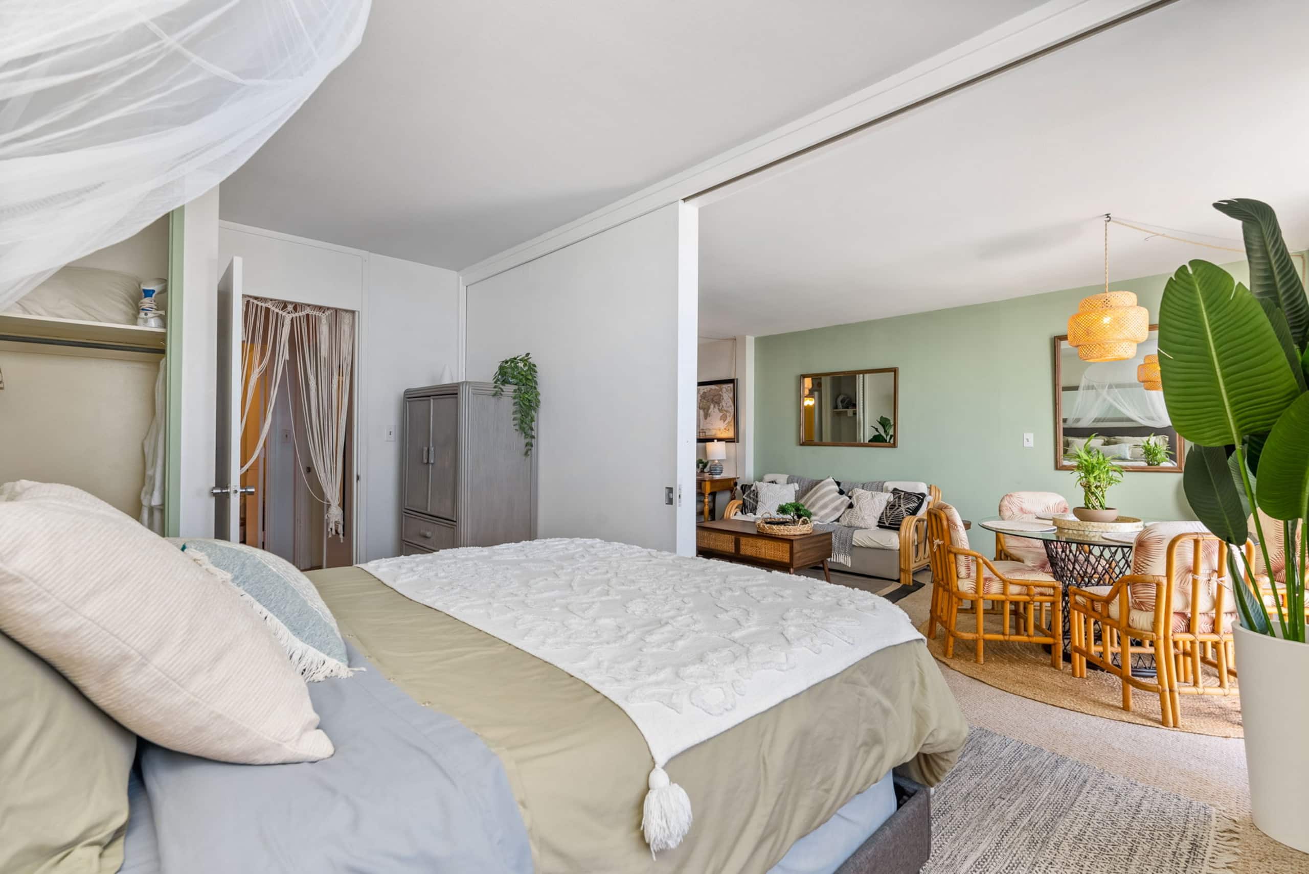 Condo in Honolulu · ★4.98 · 1 bedroom · 2 beds · 1 private bath - Image 17
