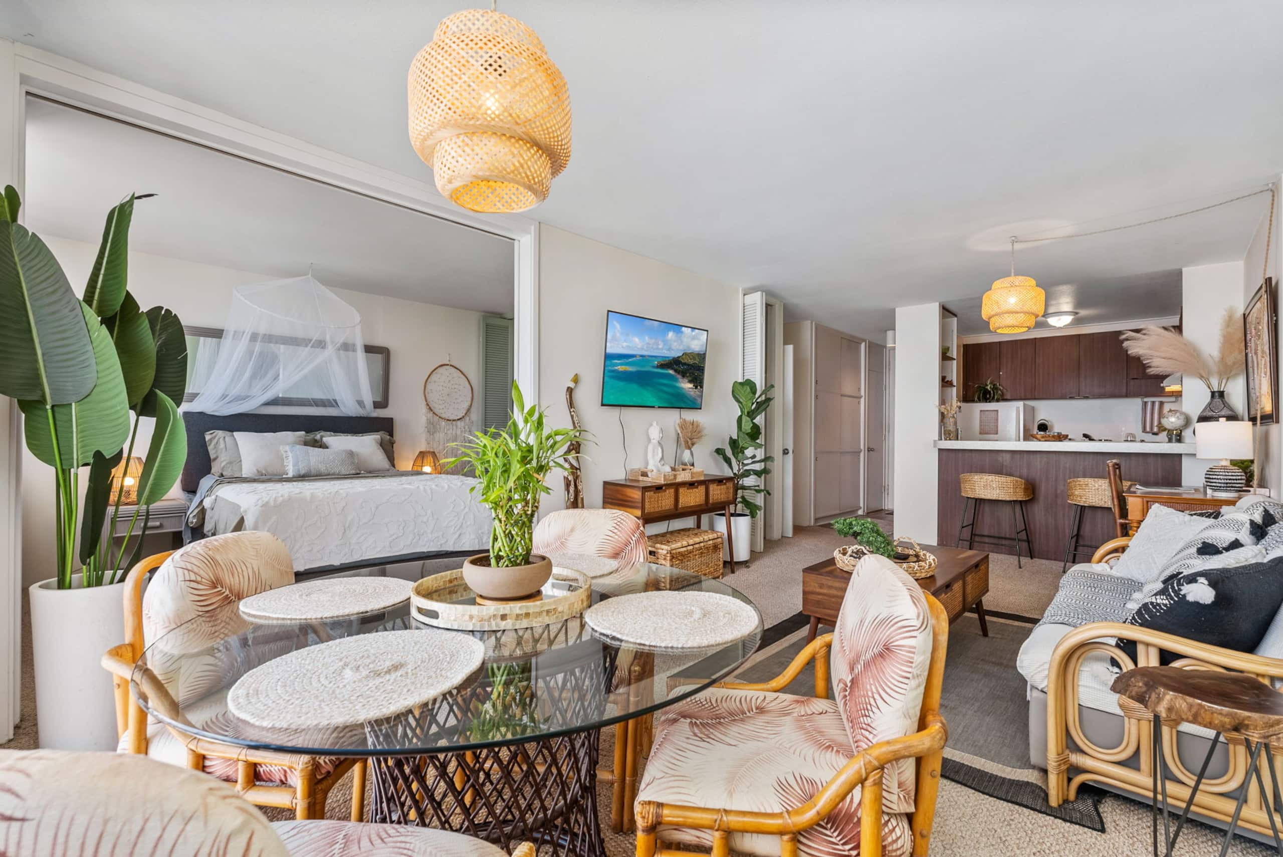 Condo in Honolulu · ★4.98 · 1 bedroom · 2 beds · 1 private bath - Image 2