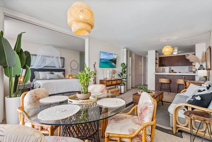 Zen Oceanfront Suite - Honolulu, HI