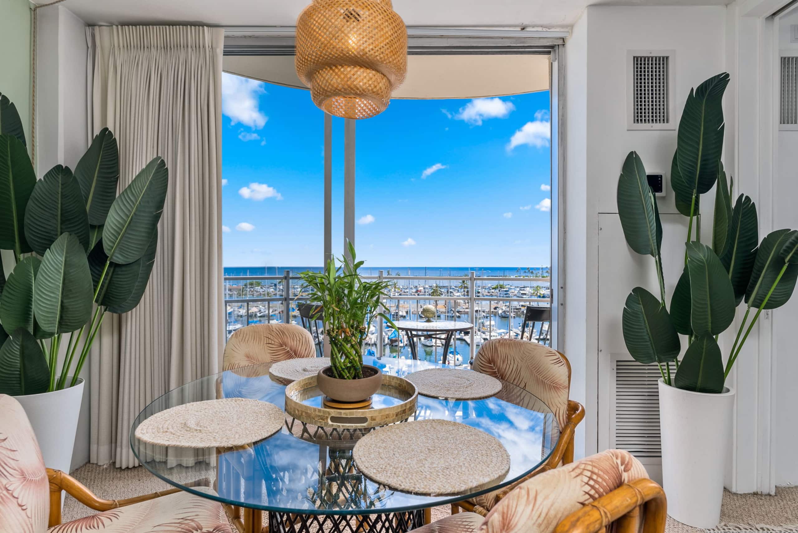 Condo in Honolulu · ★4.98 · 1 bedroom · 2 beds · 1 private bath - Image 13