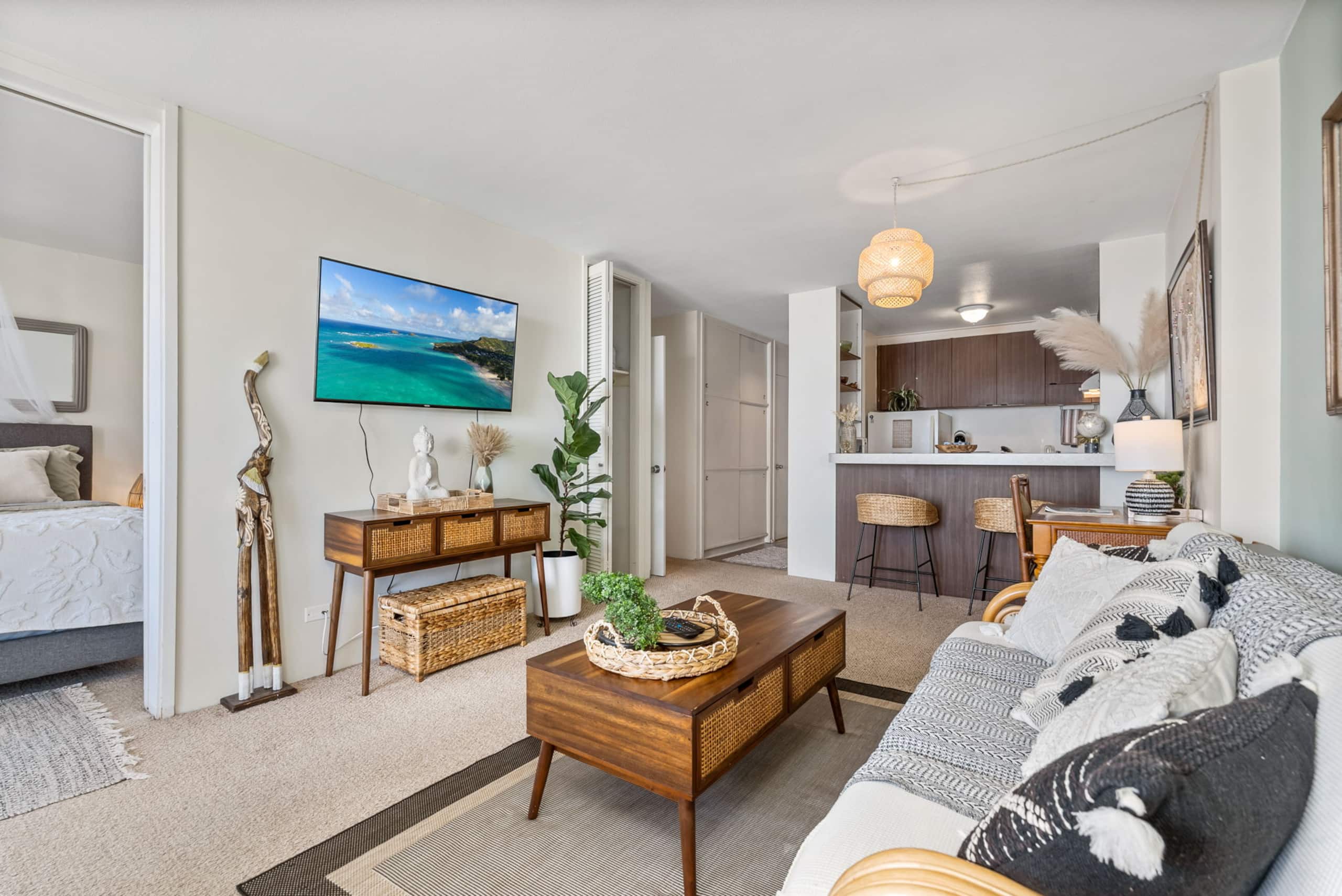 Condo in Honolulu · ★4.98 · 1 bedroom · 2 beds · 1 private bath - Image 4