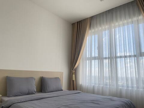 Stylish 2BR Flat w Pool/Gym/Center, Binh Duong