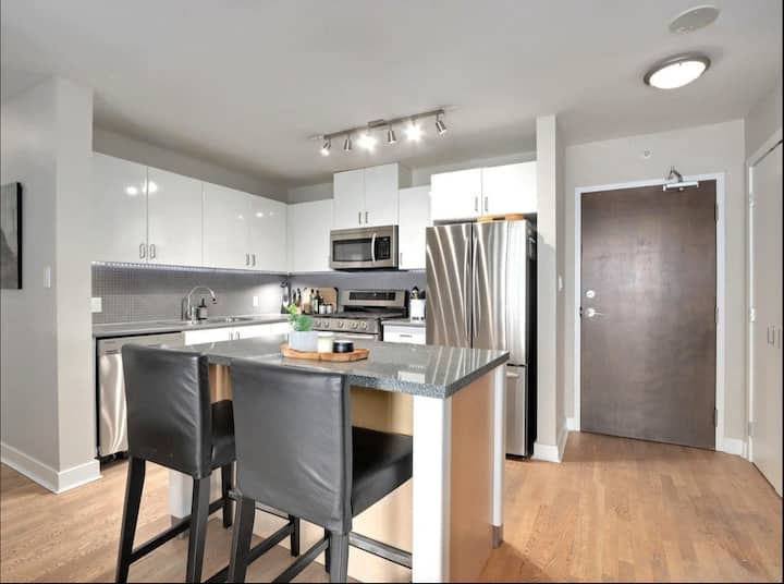 Lower Lonsdale, North Vancouver Vacation Rentals & Homes North