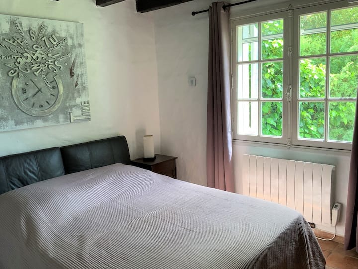 Chambre 3 - fonds de couloir droite