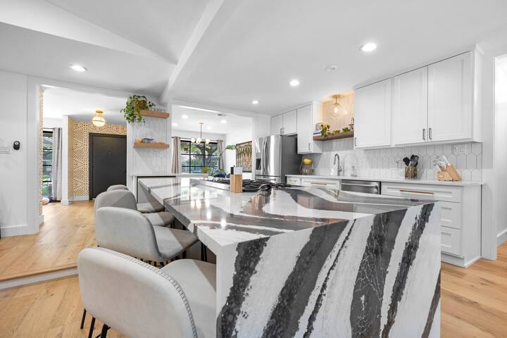 The Plant Lady’s Pool Pad (heated pool option!) gallery image 3