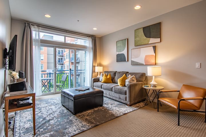 Beautiful Home in the Heart of Seattle!