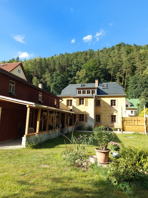 FeWo Auguste - large garden right by the creek